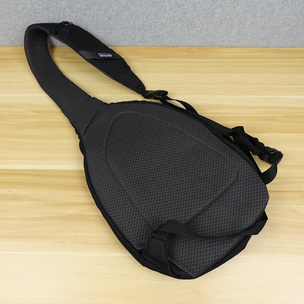 Patagonia Atom 8L Sling Crossbody Bag Black Nylon Adjustable Hiking TacPac 13.5" - Picture 8 of 12